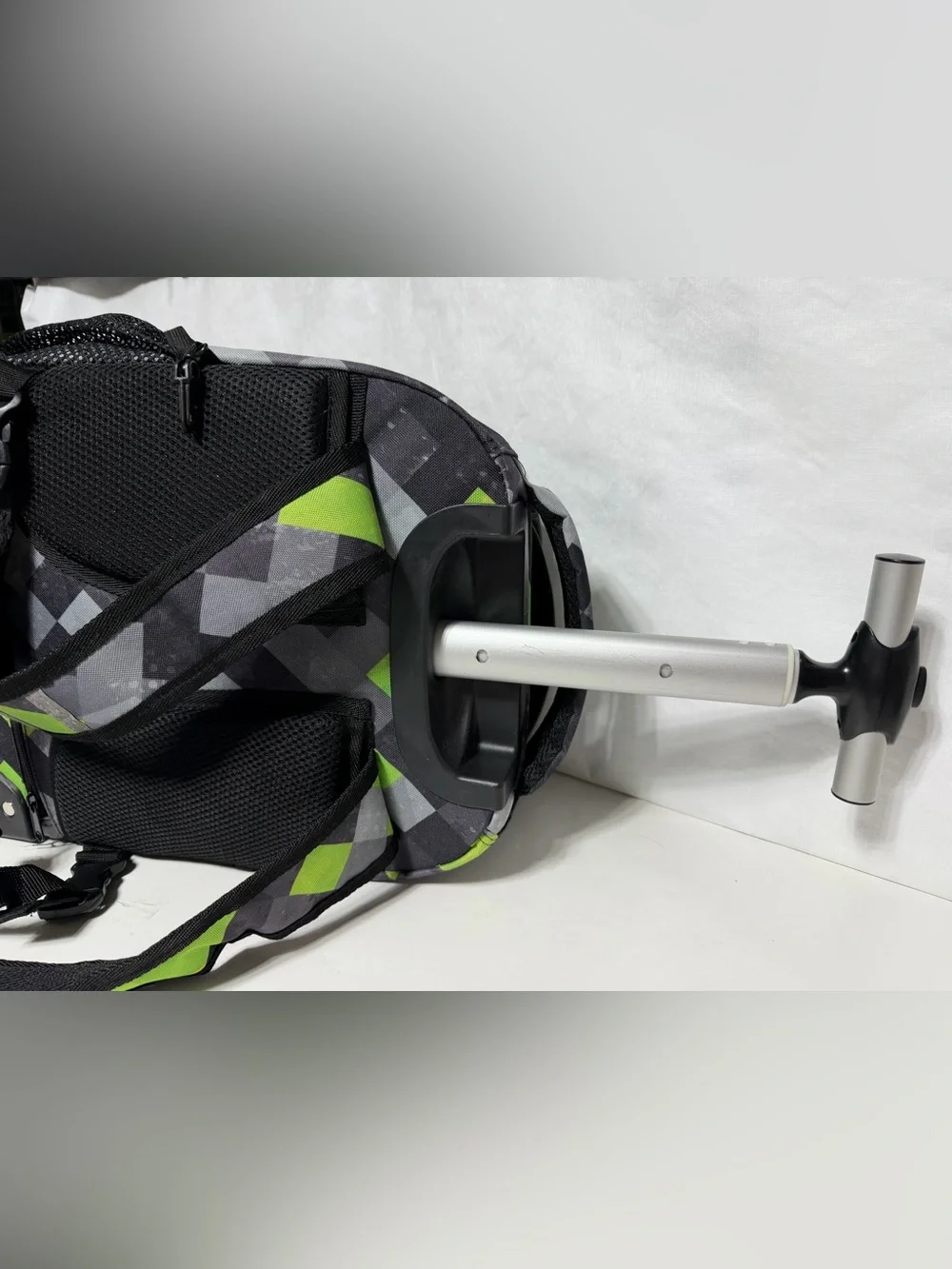 Tilami Green & Grey Triangle 19 Inch Kids Rolling Backpack w lunch bag